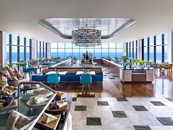 朝食会場の3階のAQUA
